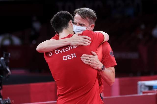 配合下频频 配合下频频